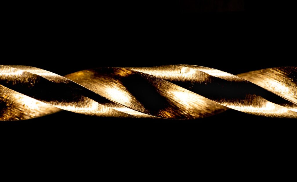 Can metal wall art be hung on a metal gate? Can metal wall art be hung on a metal gate?